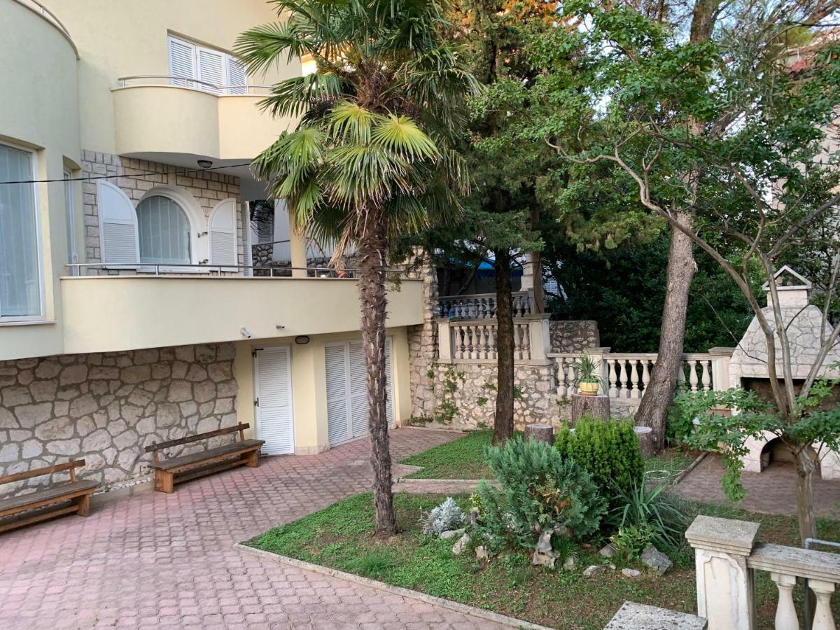 Apartments Lukas Novi Vinodolski Exterior photo