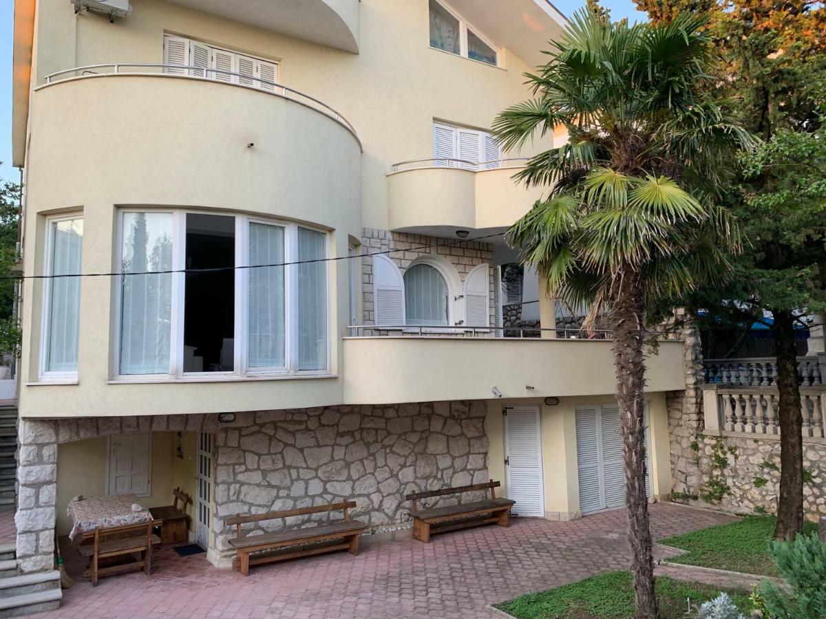 Apartments Lukas Novi Vinodolski Exterior photo